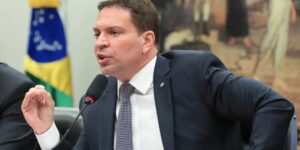 Alexandre Ramagem, foragido nos EUA, é ouvido pelo STF por videoconferência