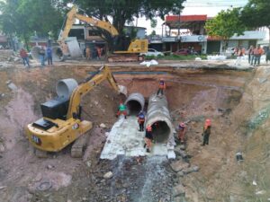 Obras de recuperação viária na Autaz Mirim avançam com manutenção de drenagem profunda