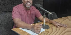 Samba-enredo é um grande enunciado político, afirma sociólogo em pesquisa