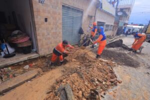 Prefeitura de Manaus restaura sistema de drenagem profunda no bairro Alvorada após rompimento