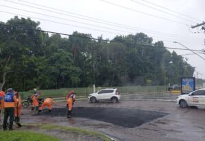 Avenida São Jorge, em Manaus, recebe nova camada asfáltica para melhorar tráfego