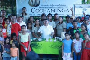 Sinésio Campos entrega emendas para fortalecer agricultura e educação no Baixo Amazonas