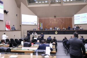 Fevereiro Vermelho ALEAM: campanha reforça prevenção e discute leis sobre álcool e drogas