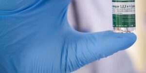 Profissionais de saúde começam a ser vacinados contra a dengue em iniciativa inédita