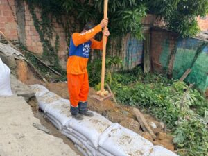 Prefeitura de Manaus usa técnica de rip-rap para conter erosão no Japiim