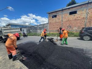 Prefeitura de Manaus revitaliza rua Espigão no Alfredo Nascimento com nova camada asfáltica
