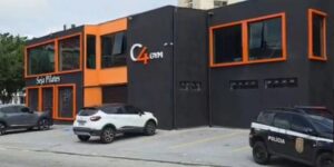 Donos de academia são indiciados após morte por intoxicação em piscina