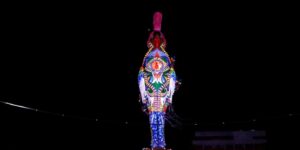 Galo gigante homenageia Dom Helder Câmara no Carnaval recifense