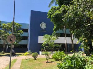 Ufam abre concurso com mais de 40 vagas e salários de até R$ 6,3 mil