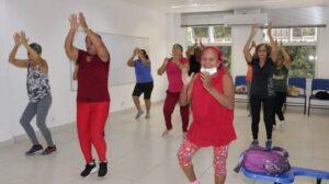 Manausprev oferece vagas gratuitas em dança, musicoterapia e artesanato para aposentados