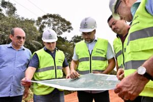 Roberto Cidade entrega escola de tempo integral e autoriza obras na AM-254 em Autazes