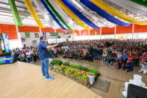 Roberto Cidade entrega escola de tempo integral e assina ordem de serviço para obras na AM-254 em Autazes