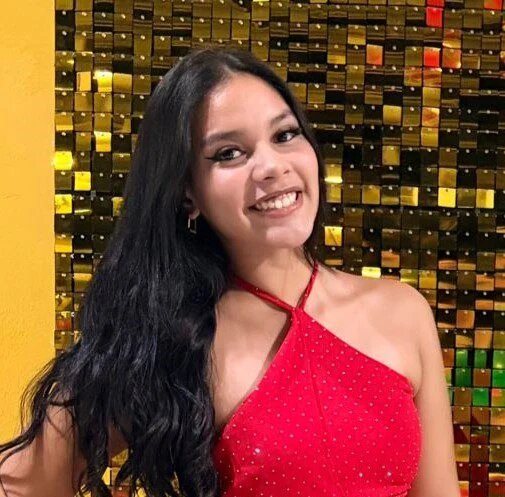 Polícia divulga imagem de adolescente desaparecida após ser deixada em escola no Parque 10