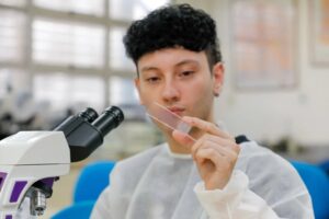 Hemoam abre inscrições para programa de iniciação científica com bolsas de R$ 700