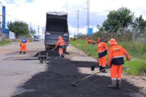 Avenida Hibisco no Distrito Industrial de Manaus recebe nova camada de asfalto