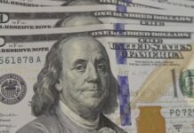 Dólar volta a superar R$ 5,20 em dia de volatilidade e ajustes no mercado