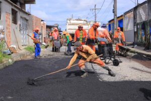 Manaus: prefeitura intensifica obras de asfalto na zona Leste e melhora a mobilidade no Val Paraíso