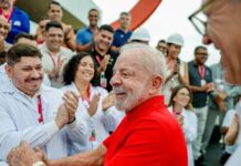Lula prevê Brasil como potência na produção de remédios após expansão de fábrica em Pernambuco