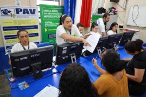 Governo Presente leva cidadania e serviços essenciais a moradores da zona oeste de Manaus