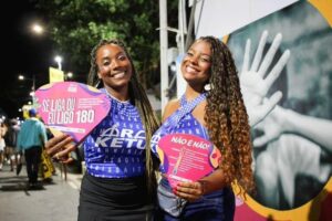 Carnaval sem assédio: saiba como denunciar violência contra a mulher na folia