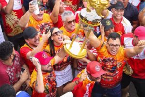 Grande Família é campeã do carnaval de Manaus após 17 anos