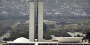 Lula sanciona reajuste salarial para o Legislativo com vetos a “penduricalhos”