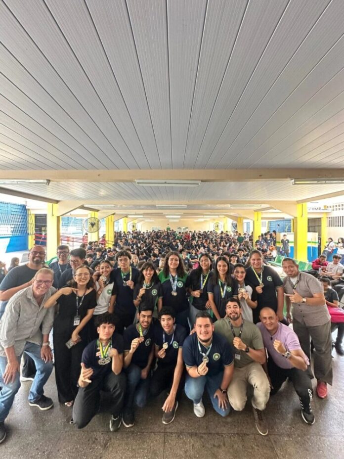 Escola em Manaus se destaca em competições de exatas com projetos inovadores