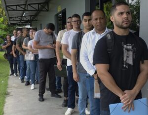 Polícia Militar do Amazonas inicia entrega de documentos para novos convocados em concurso