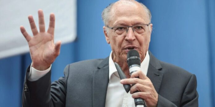 Geraldo Alckmin anuncia decreto para regulamentar salvaguardas em acordos comerciais brasileiros