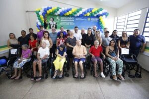Wilson Lima entrega benefícios sociais e agrícolas em Manaquiri em comemoração aos 44 anos do município