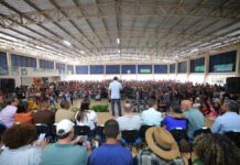 Wilson Lima amplia ações sociais e inaugura fábrica de gelo no Careiro Castanho