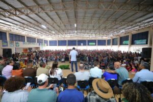 Wilson Lima amplia ações sociais e inaugura fábrica de gelo no Careiro Castanho