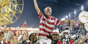 Mestre Ciça, homenageado em desfile da Unidos do Viradouro, comanda bateria campeã no Sambódromo