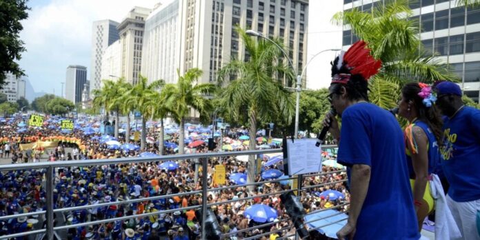 Carnaval 2026 no Rio: Monobloco e outros 461 blocos animam o último dia de folia