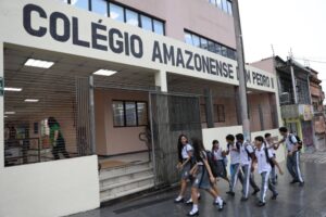 Colégio Amazonense Dom Pedro II inicia aulas em sede provisória enquanto prédio histórico é restaurado