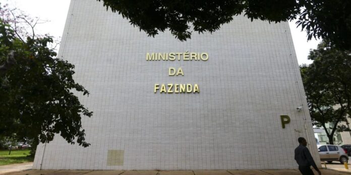 Saída de Haddad do Ministério da Fazenda pode depender de encontro entre Lula e Trump