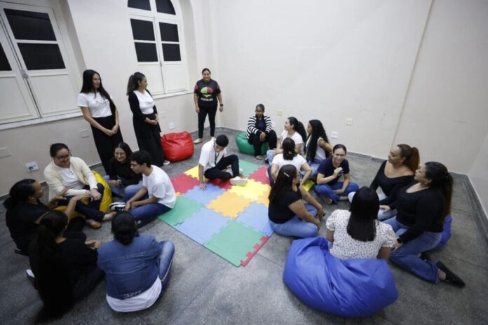 Governo do Amazonas amplia capacitação para atendimento a pessoas com autismo pelo Cetam