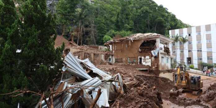 Lula sobrevoa áreas afetadas por chuvas na Zona da Mata de Minas Gerais neste sábado