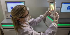 Doenças raras: Casa de Saúde em SP e projeto Genomas Raros impulsionam acolhimento e diagnóstico no Brasil