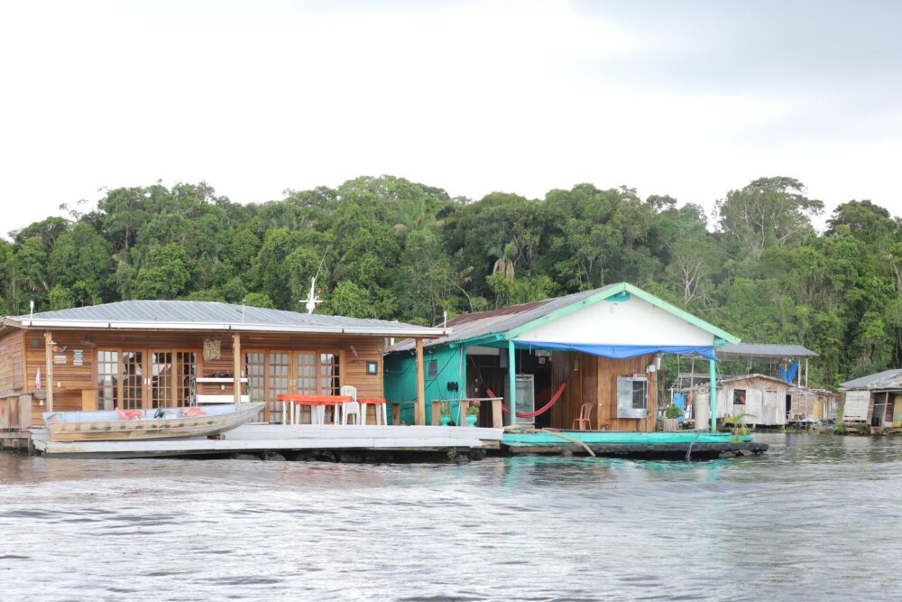 Após pedido da Defensoria Pública, presidência do Tribunal de Justiça suspende retirada de flutuantes no Tarumã-Açu Arquivo/DPE-AM