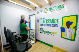 Cabines de Telessaúde em Manaus permitem consulta médica rápida e sem burocracia