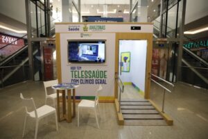 Cabines de Telessaúde levam consulta com clínico geral a shoppings de Manaus