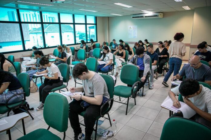 UEA abre 106 vagas remanescentes para o curso pré-vestibular AprovENS 2026 UEA abre 106 vagas remanescentes para o curso pré-vestibular AprovENS 2026