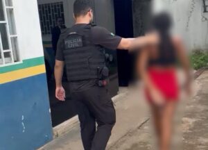 Mulher é presa no AM após perseguir e agredir seu ex de 74 anos: ‘Quando não recebia dinheiro, ficava agressiva’