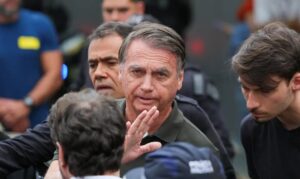 Alexandre de Moraes concede prisão domiciliar a Jair Bolsonaro