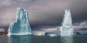Estudo brasileiro revela degelo acelerado nas calotas polares e alerta para impacto em cidades costeiras