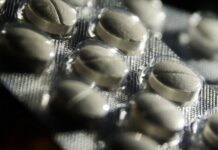 Câmara aprova comercialização de remédios em supermercados; texto vai para sanção presidencial