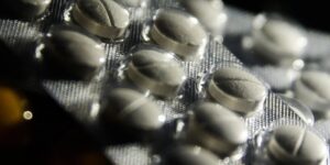 Câmara aprova comercialização de remédios em supermercados; texto vai para sanção presidencial