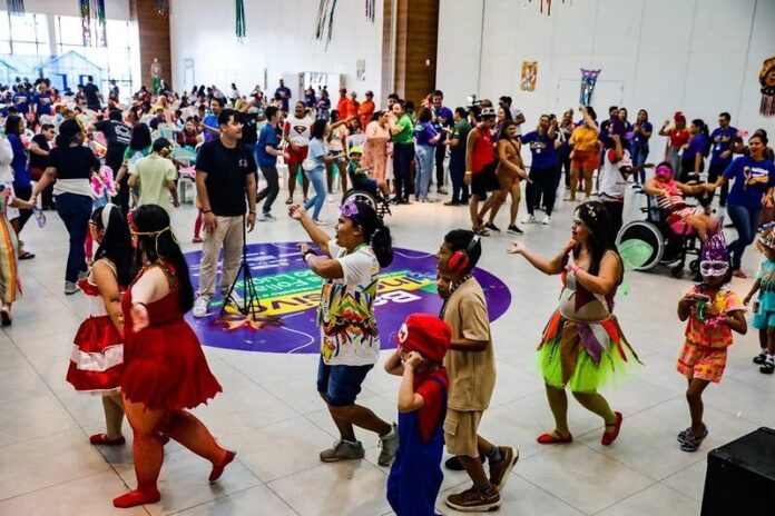 Governo do Amazonas promove 4ª edição do Baile Inclusivo no Vasco Vasques com festa carnavalesca
