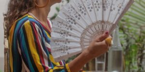 Estudo do Instituto Esfera pede políticas públicas para reduzir efeitos da menopausa no Brasil